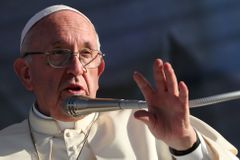 Není možné věřit v Boha a být mafiánem, řekl papež v Palermu. Přerušoval ho potlesk