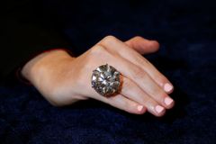 Unikátní obří diamant se vydražil za 6,5 milionu dolarů