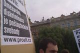 Na transparentech se objevilo několik výroků Romana Jocha...
 Snímek byl pořízen mobilním přístrojem Nokia N86 8MP .