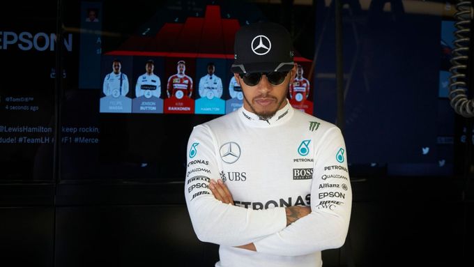 Lewis Hamilton má před startem zítřejší Velké ceny Číny o čem přemýšlet.