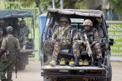 Islamisté z hnutí Šabáb zabili v Keni desítky policistů