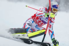 Hirscherova vítězná série v obřím slalomu končí, přerušil ji Pinturault