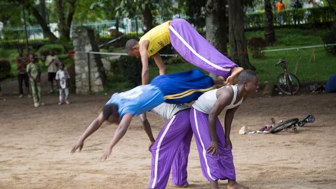 Rwandští akrobati, se kterými se spojil Cirk La Putyka.
