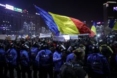 Hněv Rumunů neustává. Statisíce lidí demonstrovaly proti podivné amnestii