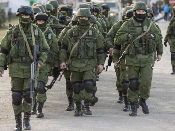 SPECIÁL Máme se bát Ruska? Krym - ruští vojáci - vesnice Perevalnoje u Simferopolu - 3. 3. 2014