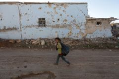 Do syrského Dajr az-Zauru přestaly proudit zásoby, program OSN je pozastavil kvůli bojům