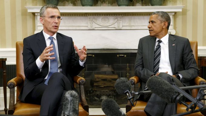 Generální tajemník NATO Jens Stoltenberg s Barackem Obamou v Bílém domě.