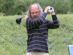 Festivalový golf: Zpěvák Ondřej Hejma se rozcvičuje