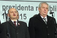 Blog: Zeman se 17. listopadu rozhodl stát českým Le Penem. Měli bychom si toho všimnout
