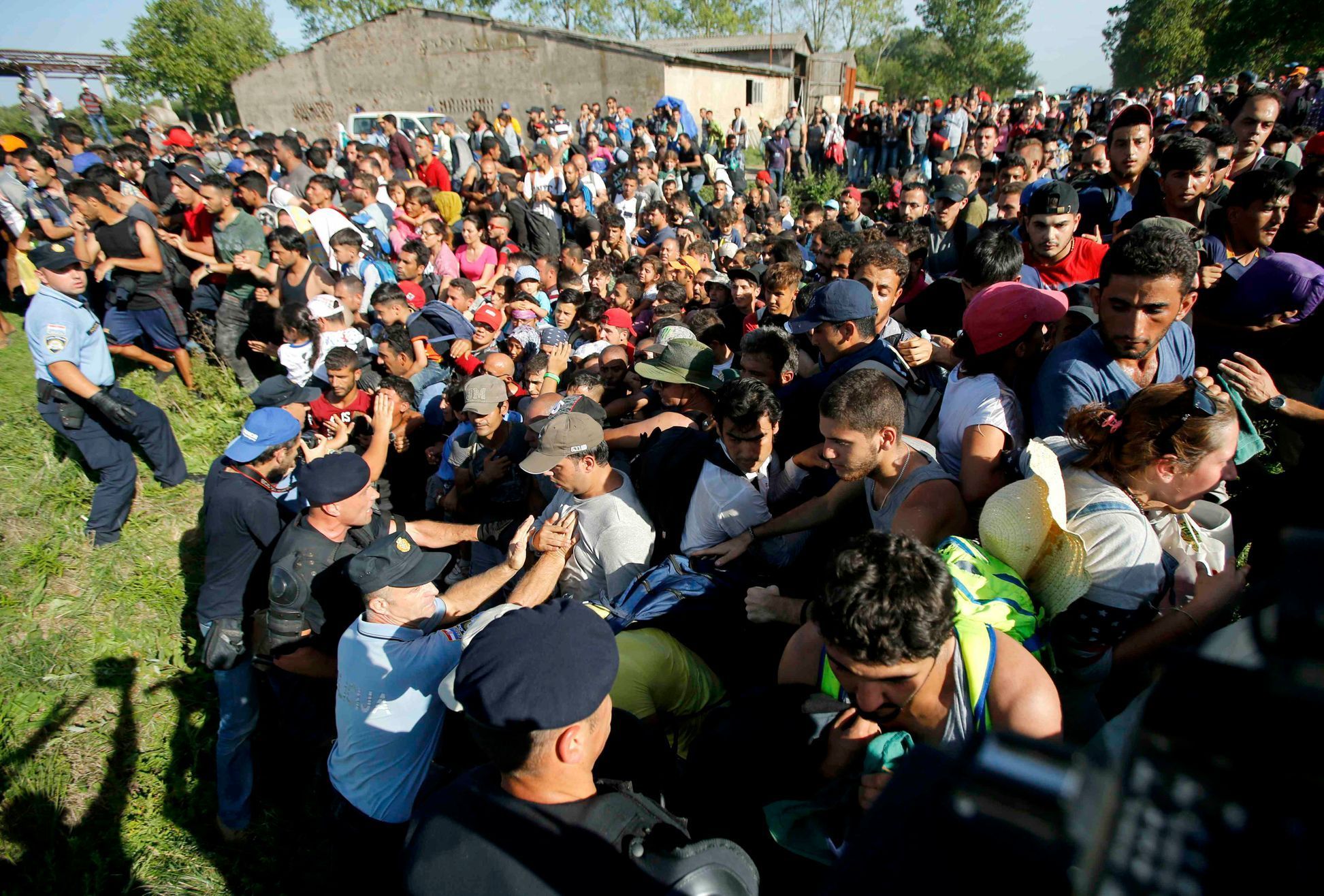 Chorvatskou hranici překročilo přes deset tisíc uprchlíků.