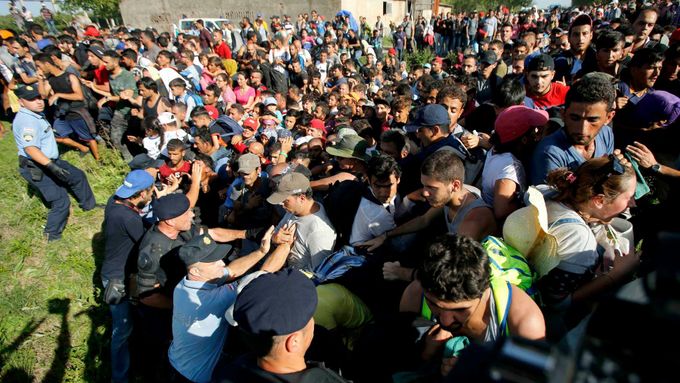 Chorvatskou hranici překročilo přes deset tisíc uprchlíků.