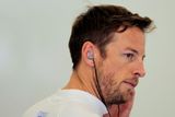 Vedle dvojnásobného mistra světa zůstal z dosavadního závodnického páru 34letý exšampion Jenson Button, ...