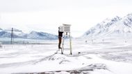 FINALISTA: Výzkumná stanice na Špicberkách získává data o změnách klimatu. Poblíž se nachází bývalý poloostrov Blomstrandhalvøya (byl jím ještě v 80. letech). Nyní je z něj kvůli tání ledovců ostrov. Foto: Anna Filipova