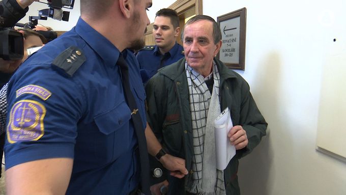 Jaromír Balda (71) na chodbě před soudem.