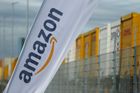 Amazon po roce opět zvyšuje skladníkům mzdy. Musel to udělat, říká personalista