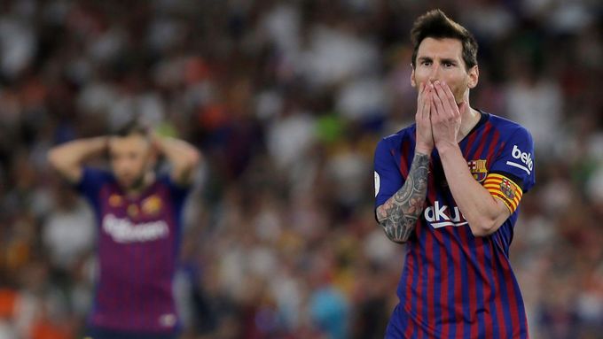 Šokovaný Lionel Messi.