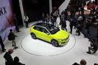 Foto: Stánek Škoda Auto v Ženevě září všemi barvami. U aut však už nestojí jen ženy, ale i modelové