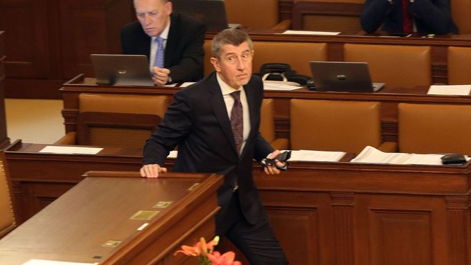 Ten, který Česko vidí jako mafiánskou zemi, už nemůže být premiérem. (Na snímku Andrej Babiš při pátečním jednání v parlamentu.)