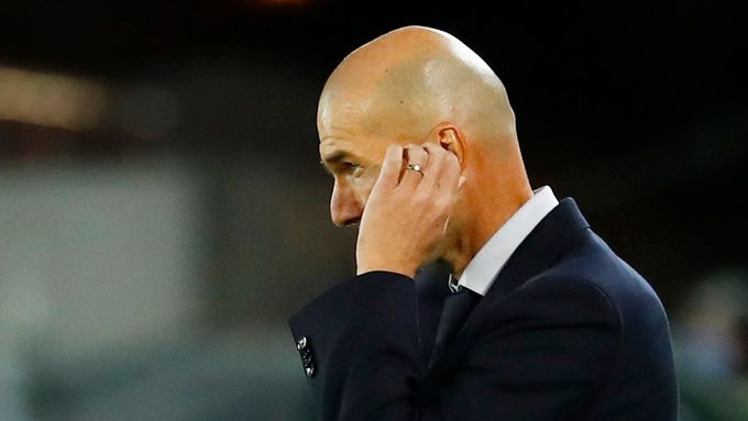 Zinédine Zidane si stěžoval po zápase Realu v Pamploně.
