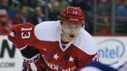 Jakub Vrána (Washington Capitals, útočník, 20 let) - O tom, že letos napevno získá pozici v NHL, de facto nikdo nepochybuje. V nejlepší lize světa si zahrál už loni, teď jde o to, aby si trvalé místo v sestavě jednoho z nejlepších klubů soutěže udržel natrvalo. Nastal na to čas. Capitals v létě opustila řada klíčových hráčů a pro mladého Čecha se v elitních formacích vytvořilo místo. Zámořští experti předpokládají, že by mohl hrát ve druhé formaci s Jevgenij Kuzněcovem.