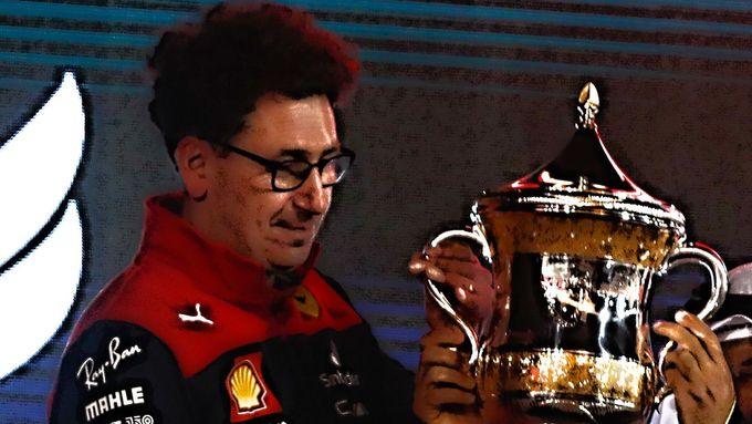 Sezona začala skvěle, Binotto v Bahrajnu přebíral trofej pro vítězný tým, ale Ferrari se nakonec muselo sklonit před suverénním Red Bullem.