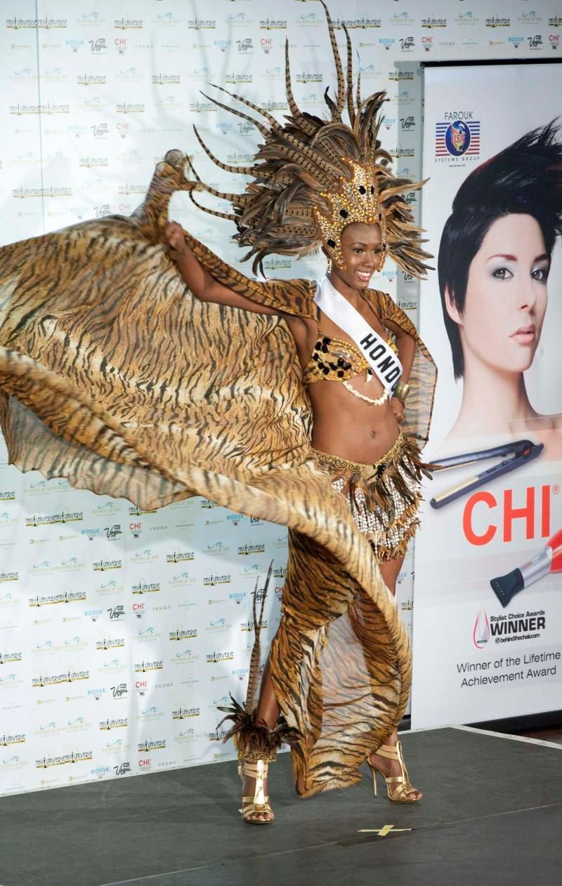 Finalistky Miss Universe v národních kostýmech - Miss Hondurasu