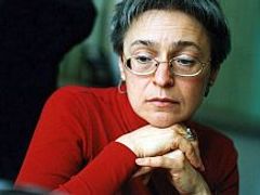 Známá ruská novinářka a kritička Kremlu Anna Politkovská byla zavražděna vloni 7. října.