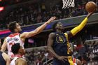 basketbal, NBA 2017/2018, Washington - Indiana, Tomáš Satoranský, Victor Oladipo