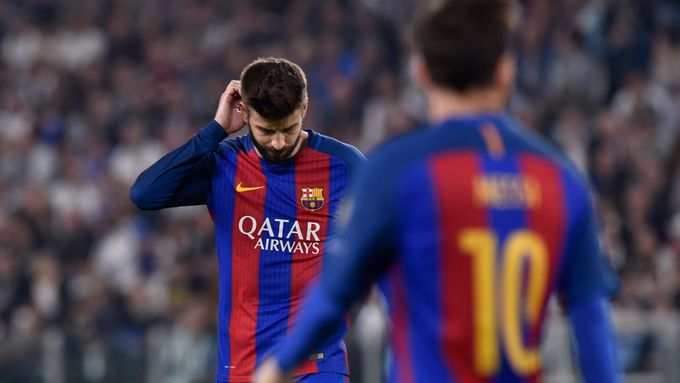 Hvězdy Barcelony si mohou opět drbat hlavy. Stejně jako Piqué a Messi