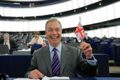Nigel Farage opouští svou stranu. Nelíbí se mu její příklon k extremistům