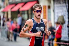 Španělský triatlonista Mola je potřetí v řadě mistrem světa, Češi ve čtvrté desítce