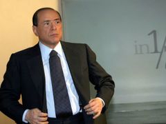 Rozčilený Berlusconi odchází během živého vysílání.