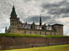 Williem Shakespeare umístil děj svého Hamleta na dánský zámek Kronborg, v dramatu je nazýván Elsinor