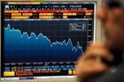 Propad světových akcií zastavilo odpolední oživení