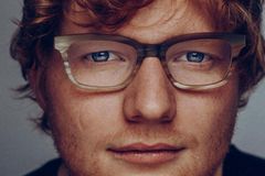 Žebříčky streamování na Spotify letos ovládl písničkář Ed Sheeran. Mezi zpěvačkami vede Rihanna