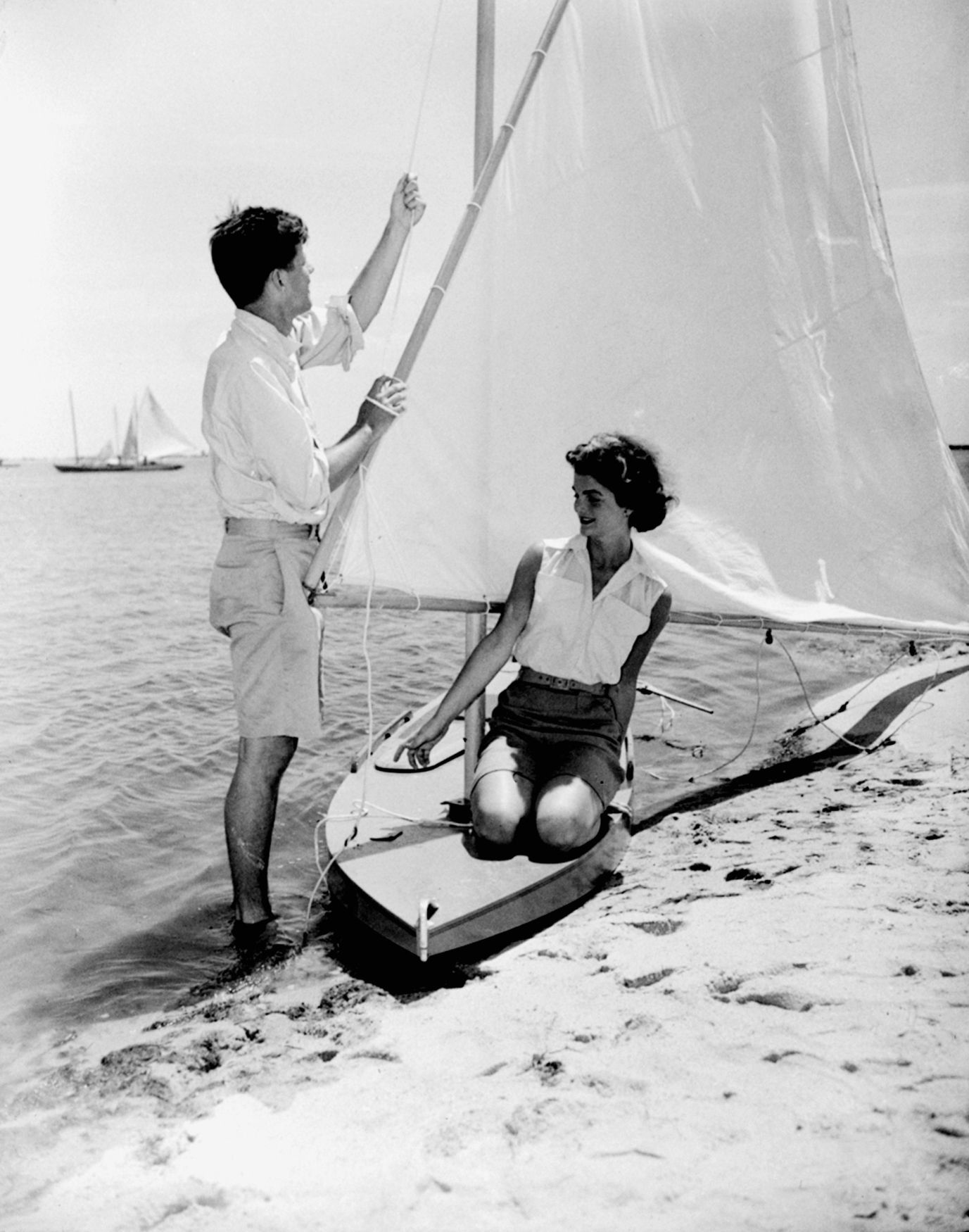 JFK Kennedy Jacqueline Bouvier 1953 loďka