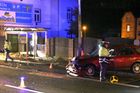 Opilý řidič vjel v Děčíně na zastávku, jeden člověk zahynul