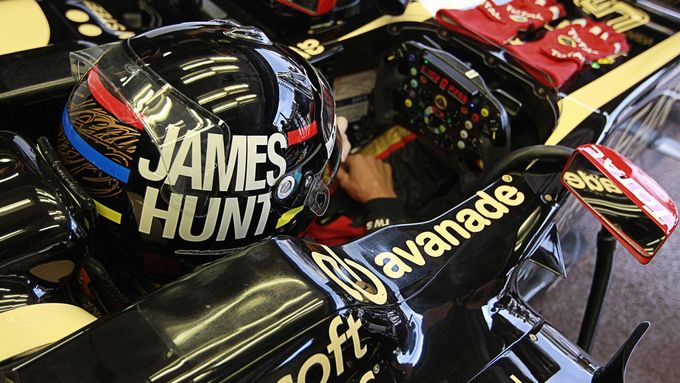 Nejen pseudonym při závodech sněžných skútru, jméno Jamese Hunta měl Kimi Räikkönen i na své helmě
