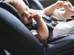 Bezpečné autosedačky nabízí řada výrobců, například americký BabyMineStore.