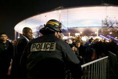 Živě: Zatčený Abdeslam se přiznal. V Paříži se měl odpálit při fotbalovém utkání na Stade de France