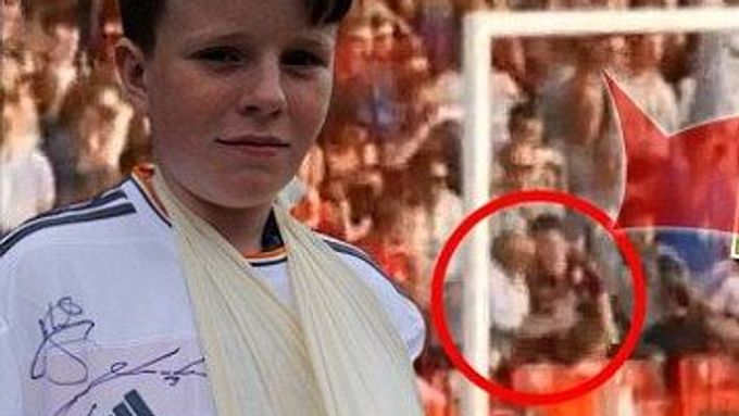 Video střely Cristiana Ronalda, která zlomila zápěstí fanouškovi Bournemouthu