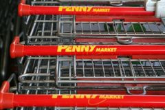 Pokuta pro majitele řetězce Penny Market platí, potvrdil soud. Neprodal část prodejen Plus