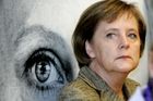Německu vládne nová kancléřka. Merkelová přitvrdila