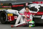Vytrvalostní závody jsou vůbec místem vysoké koncentrace bývalých jezdců formule 1.  Brazilec Luca di Grassi, který pojede v Audi, byl v roce 2010 pilotem týmu Virgin. Kromě práce pro továrnu v Ingolstadtu je testovacím jezdcem nové elektrické Formule E.