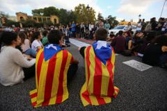 Tisíce katalánských studentů stávkovaly proti diktátu Madridu. Učitelé čelí kritice kvůli zaujatosti