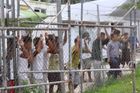 Austrálie ustoupila, zavře uprchlický tábor na Papui-Nové Guineji