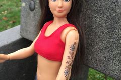 Mišmaš: Strie, akné, tetování. Realistické panenky děsí děti