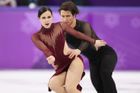 Kanadský pár Virtueová a Moir se raduje ze zlaté medaile v tancích na ledě