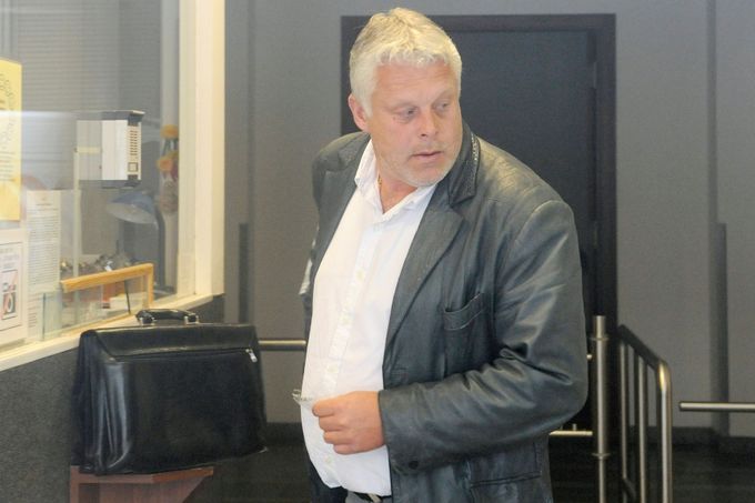 Podnikatel a exšéf odboru pražských investic Jiří Toman přichází 24. června 2013 v Praze podat vysvětlení na policii.