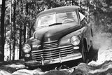 Proto musela být produkce zastavena a auto doznalo řady vylepšení. Druhá série vznikala od roku 1949.